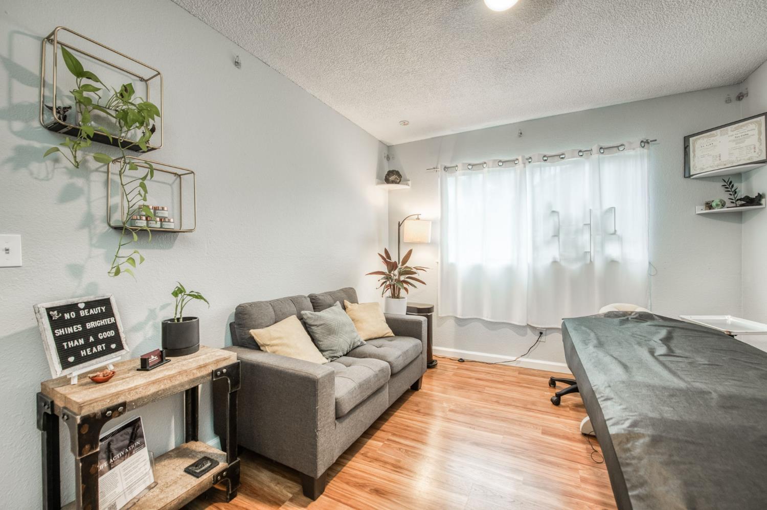 6189 N Cleo Ave, Fresno, CA 93722