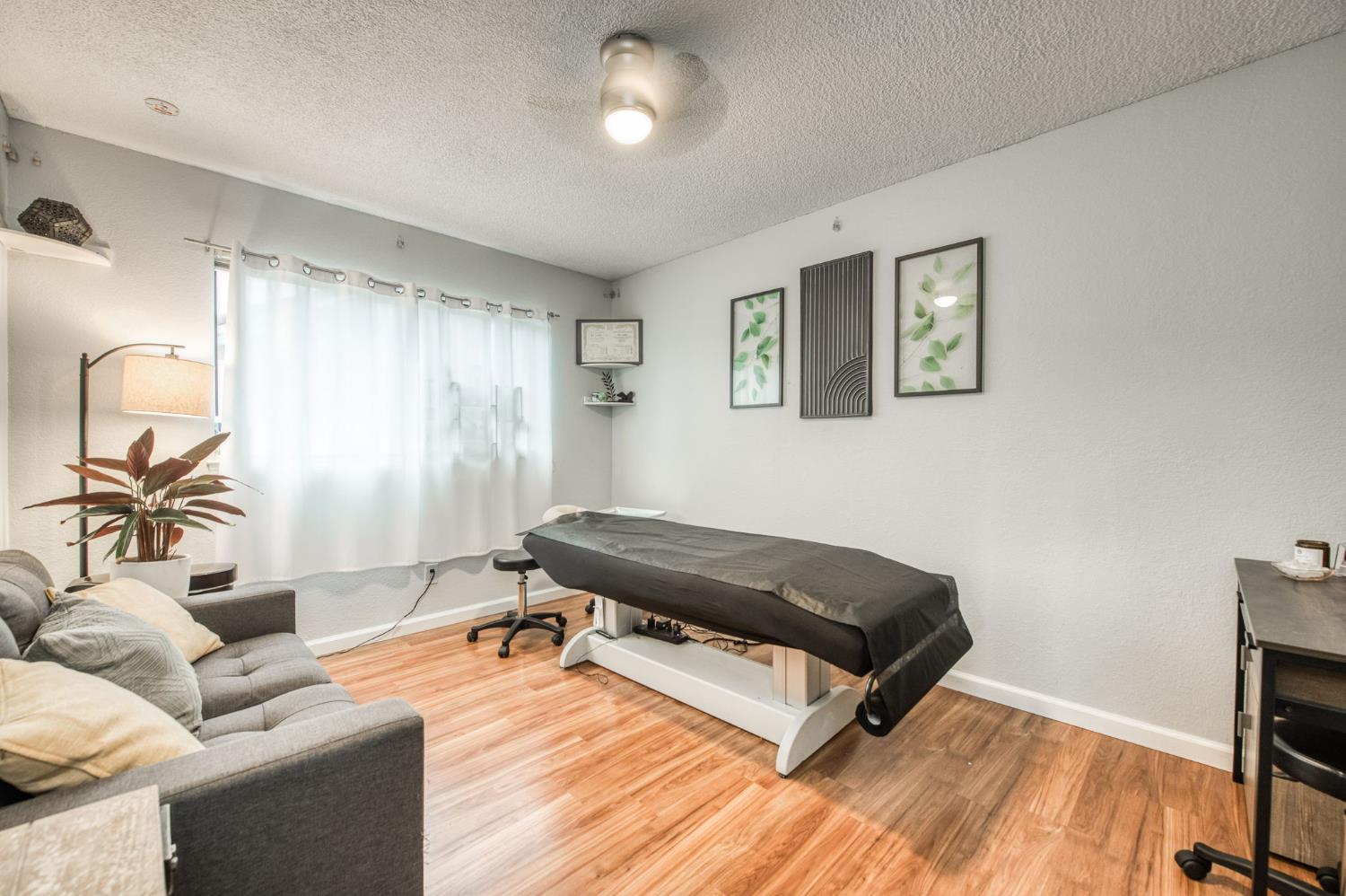 6189 N Cleo Ave, Fresno, CA 93722