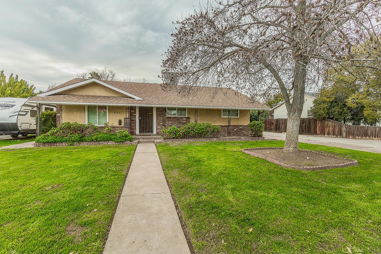 422 N Pine St, Madera, CA 93637