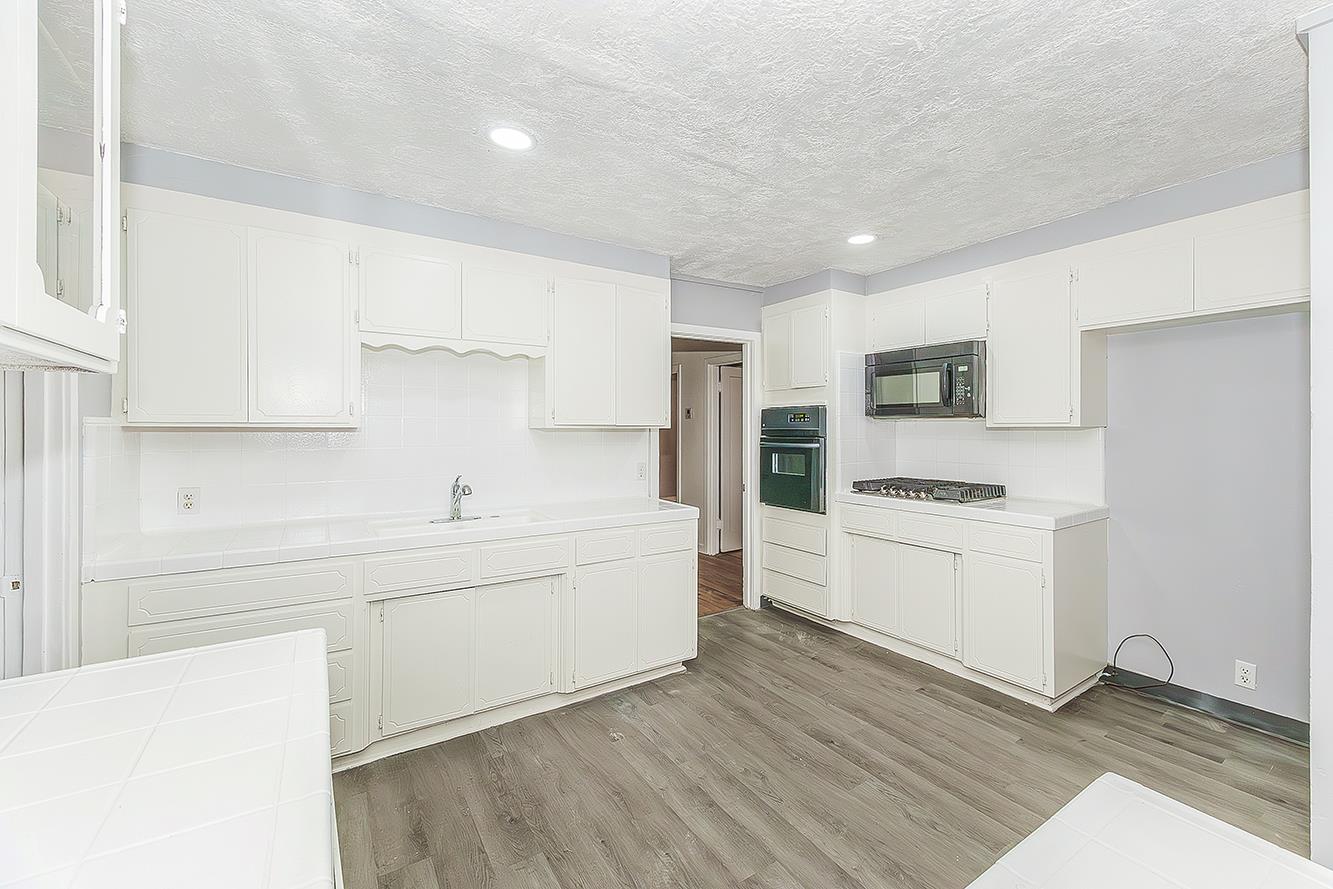 422 N Pine St, Madera, CA 93637