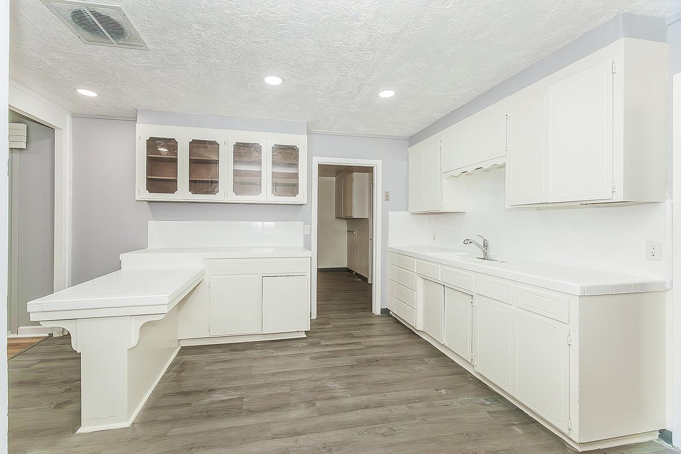 422 N Pine St, Madera, CA 93637