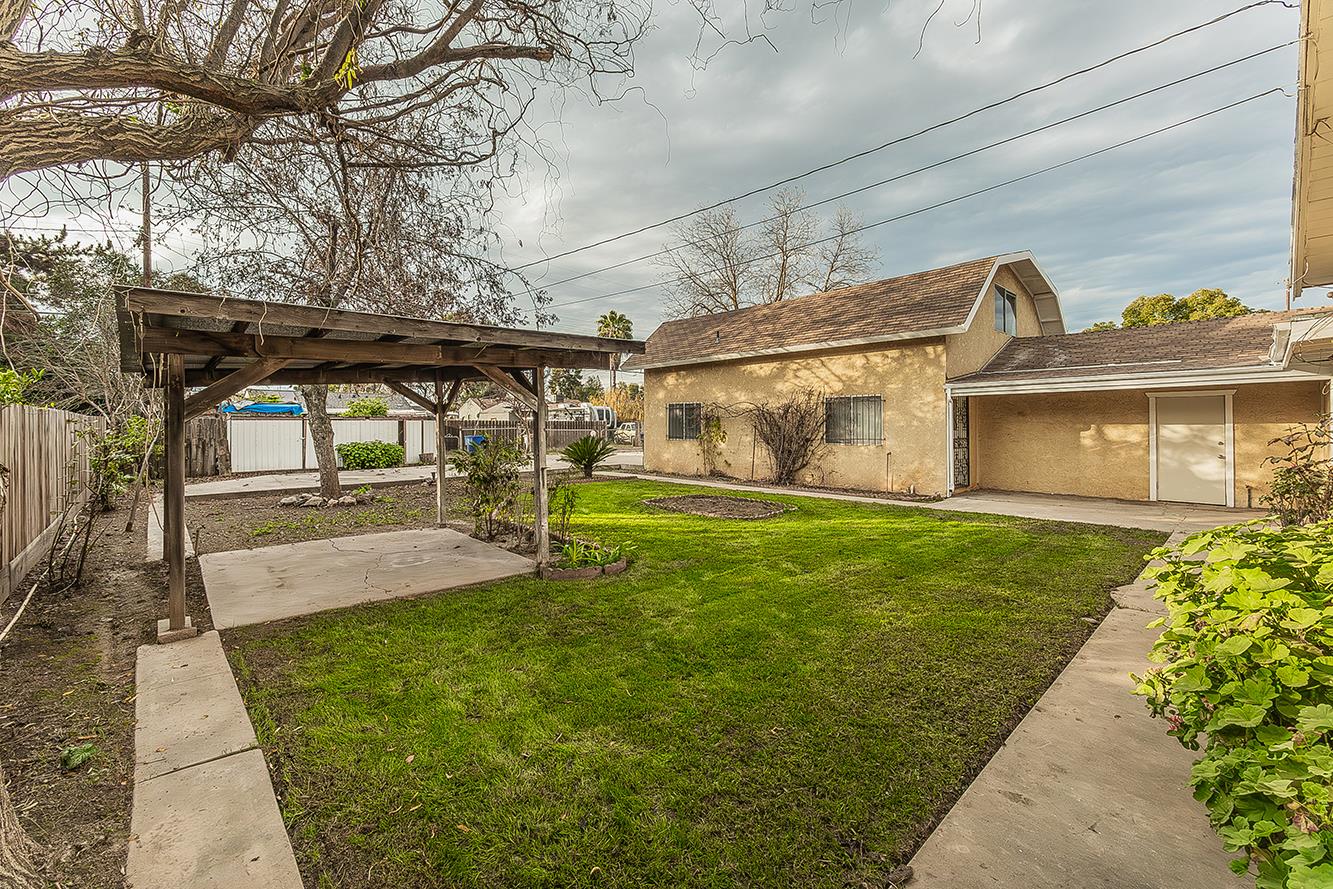 422 N Pine St, Madera, CA 93637