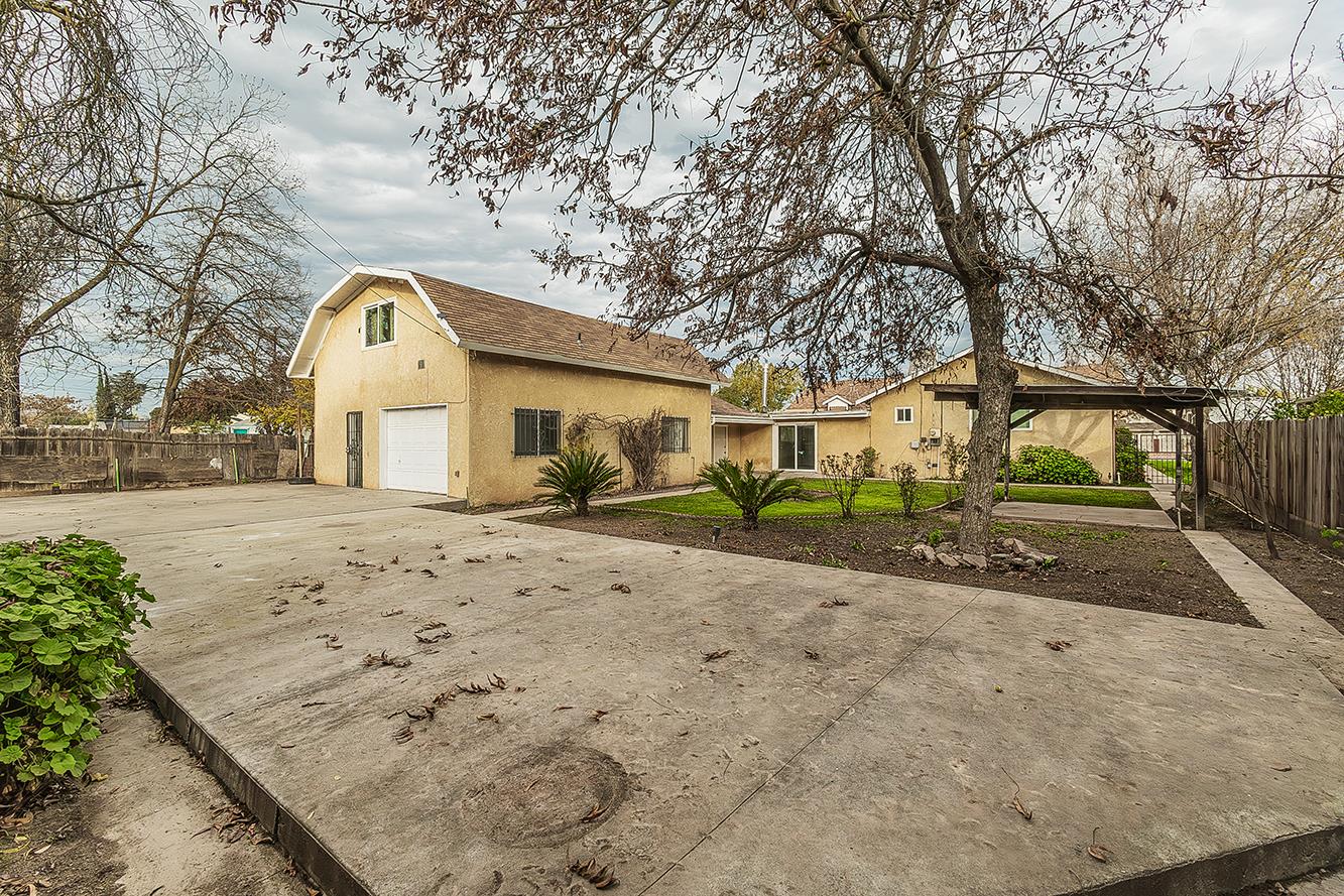 422 N Pine St, Madera, CA 93637