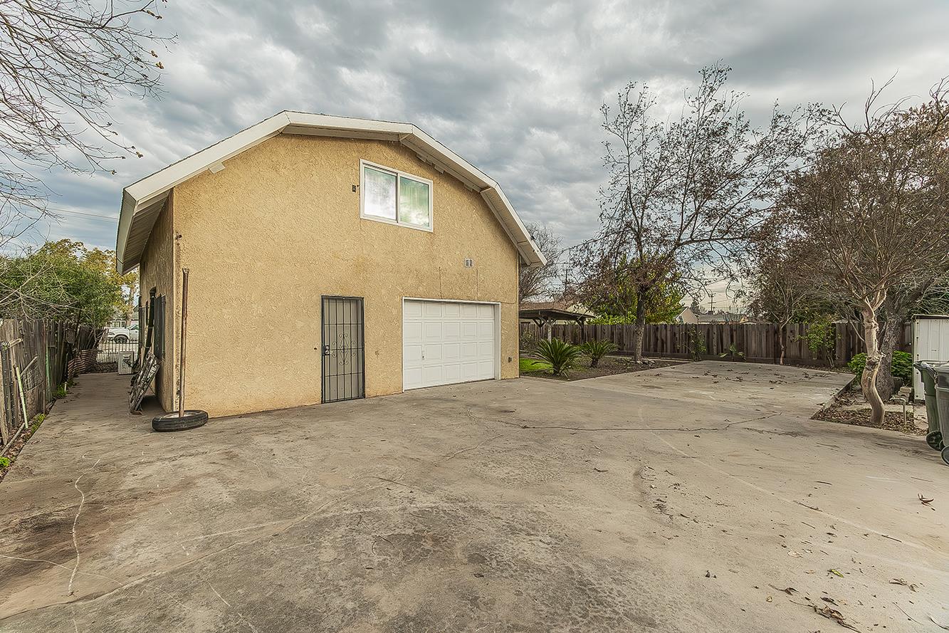 422 N Pine St, Madera, CA 93637