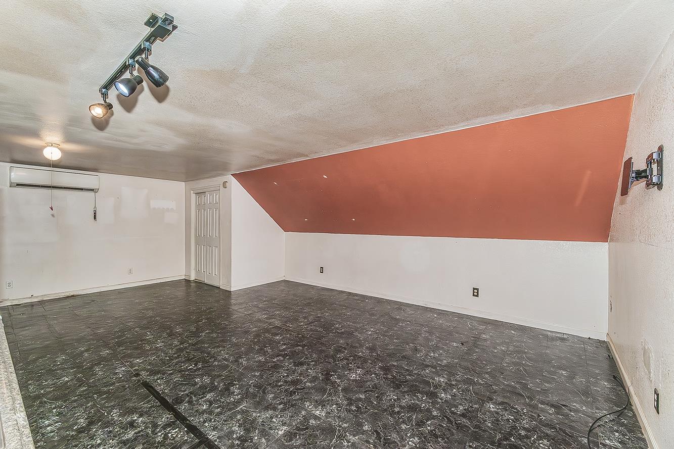 422 N Pine St, Madera, CA 93637