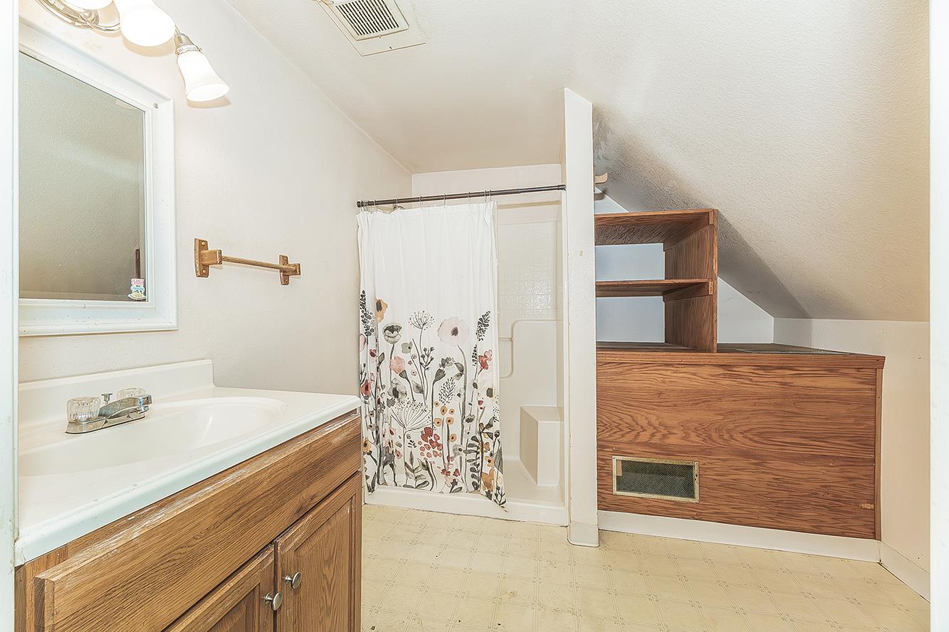 422 N Pine St, Madera, CA 93637