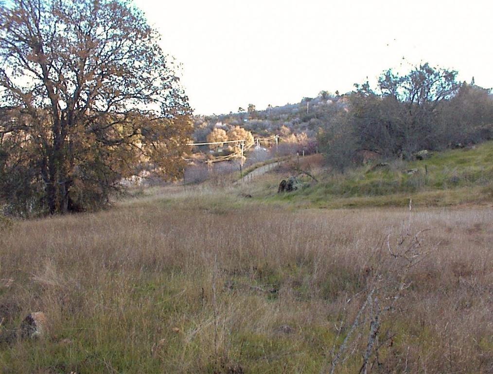 758 High Oaks Ln, Yokuts Valley, CA 93675