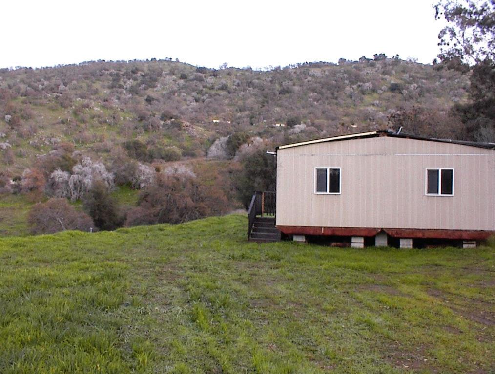 39426 Clover Ln, Yokuts Valley, CA 93675