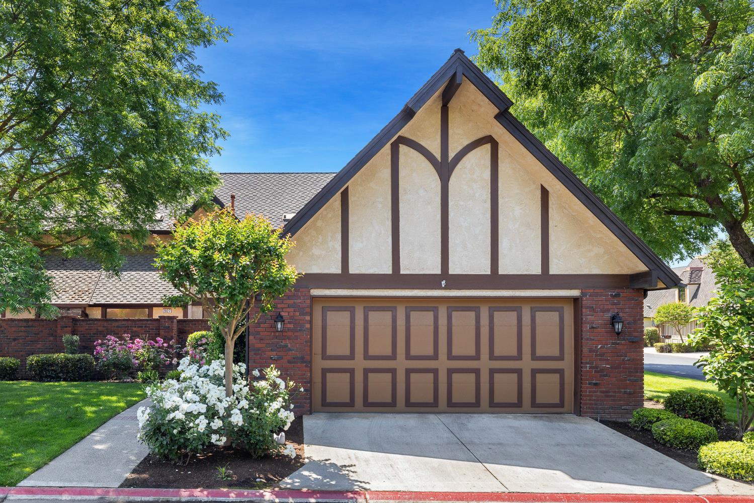 2827 W Compton Ct, Fresno, CA 93711