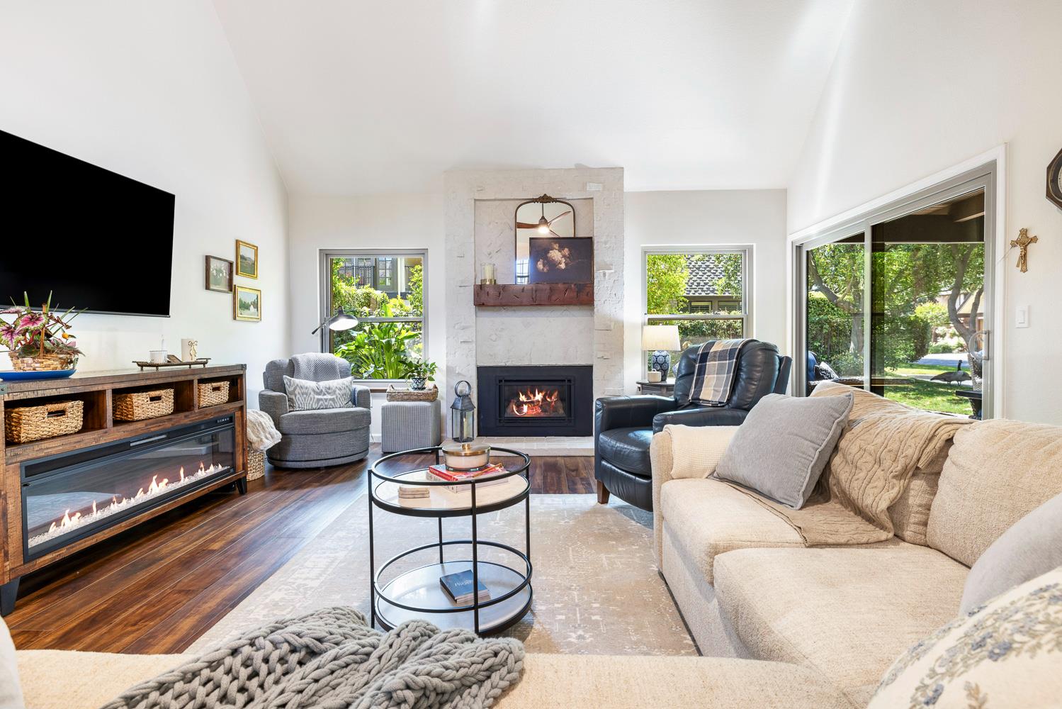 2827 W Compton Ct, Fresno, CA 93711