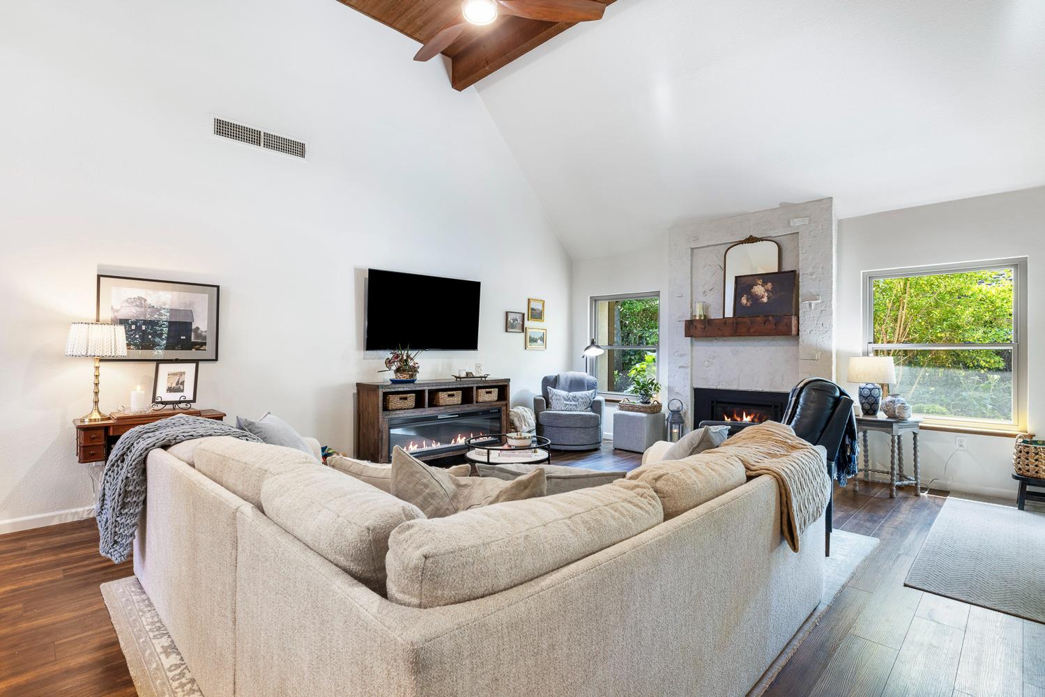 2827 W Compton Ct, Fresno, CA 93711