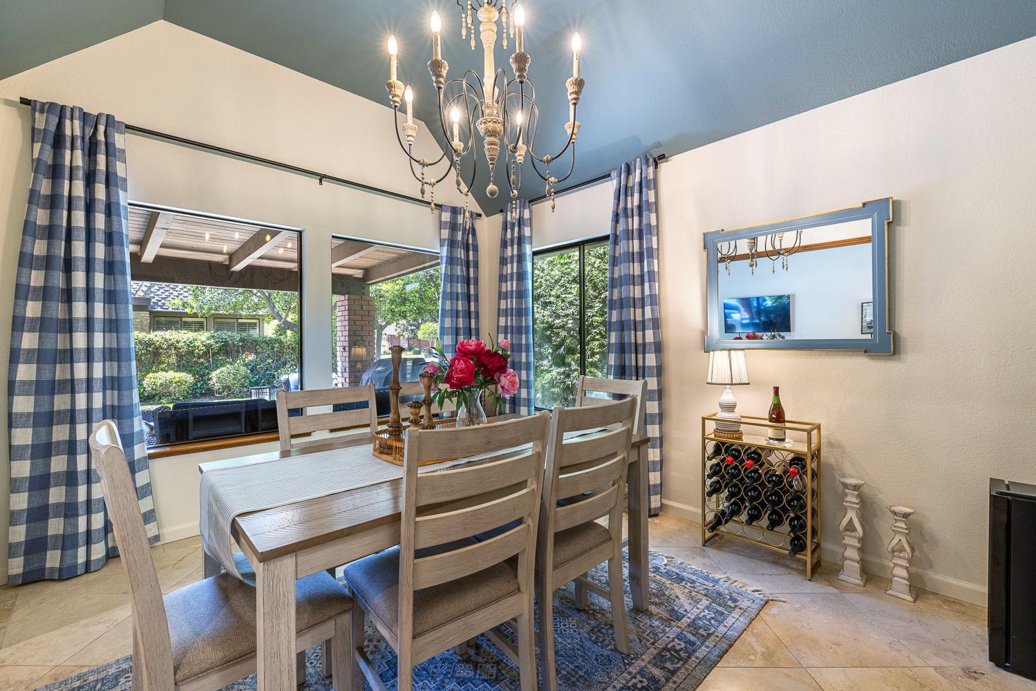 2827 W Compton Ct, Fresno, CA 93711