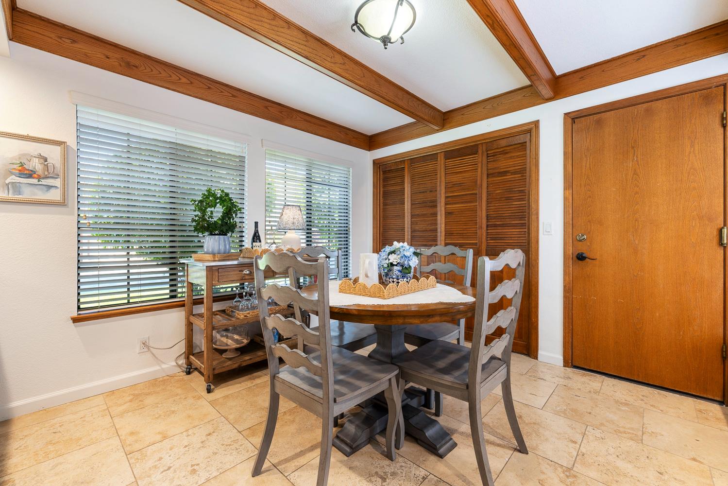 2827 W Compton Ct, Fresno, CA 93711