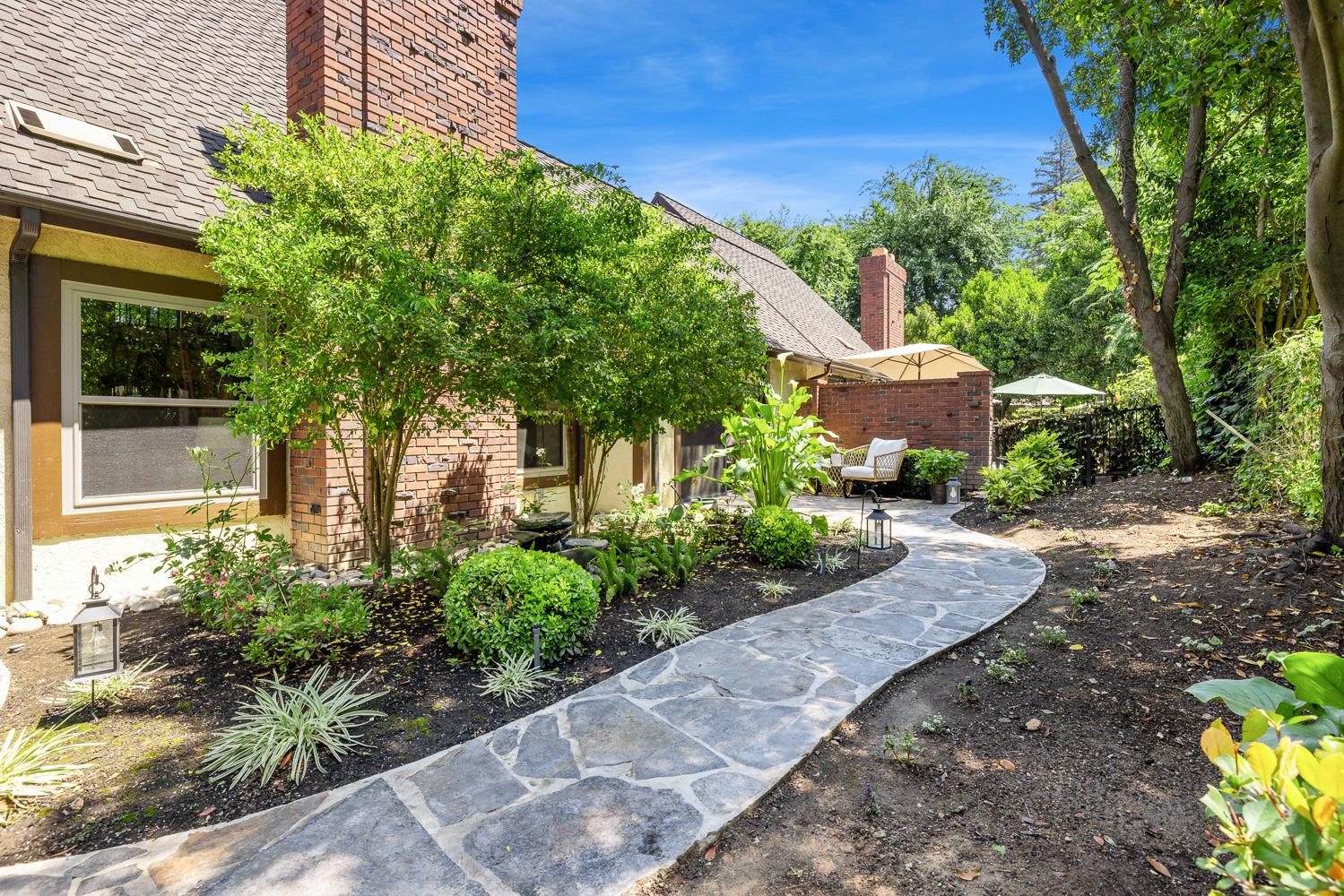 2827 W Compton Ct, Fresno, CA 93711