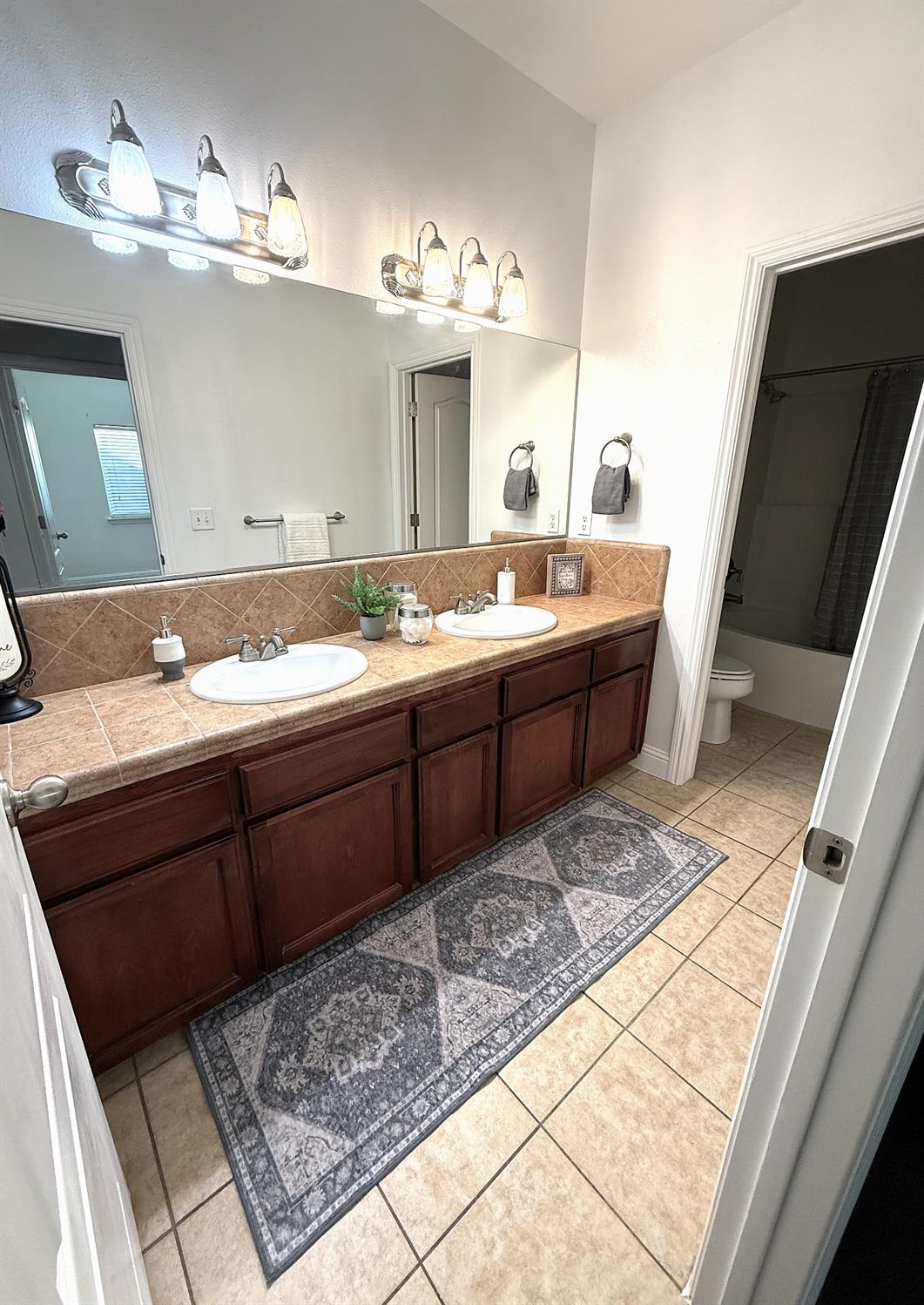 3817 Dockery Ave, Selma, CA 93662