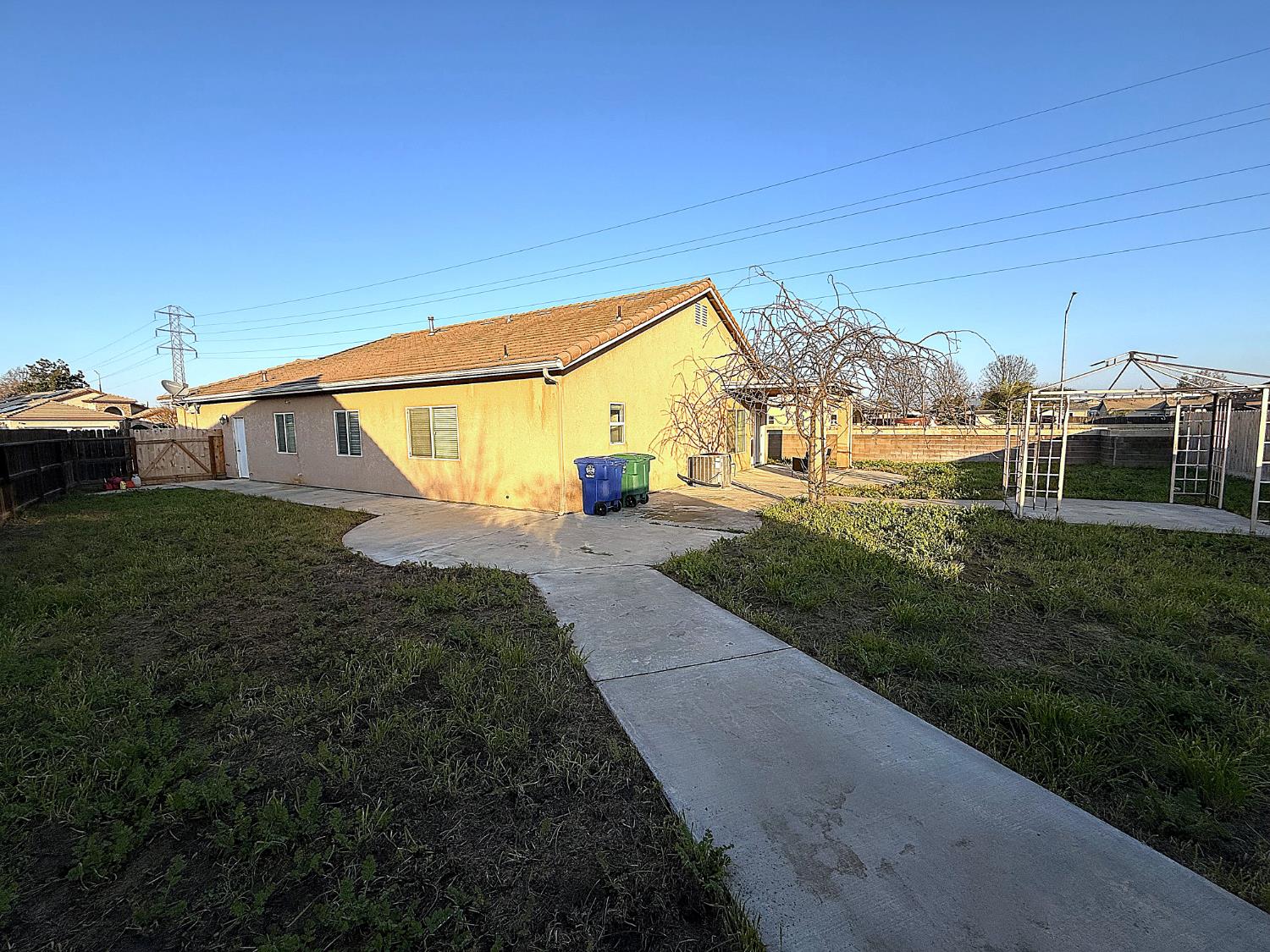 3817 Dockery Ave, Selma, CA 93662