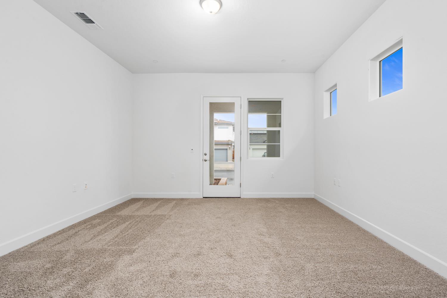 331 Peters Ln S, Madera, CA 93636