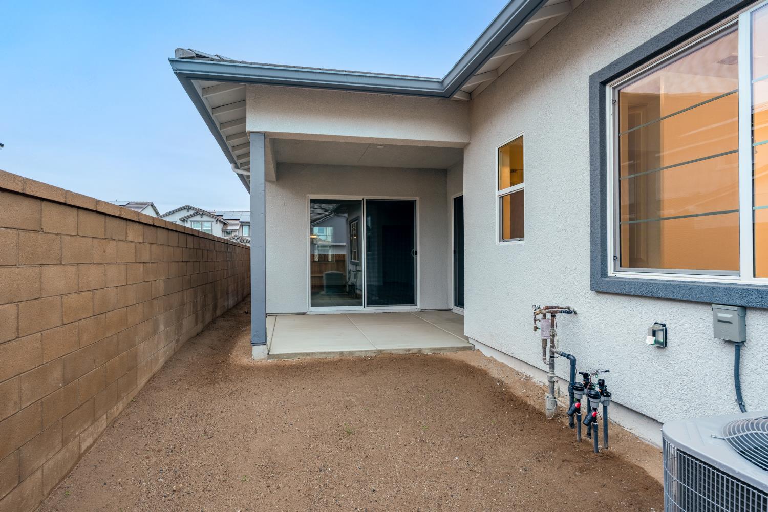 331 Peters Ln S, Madera, CA 93636