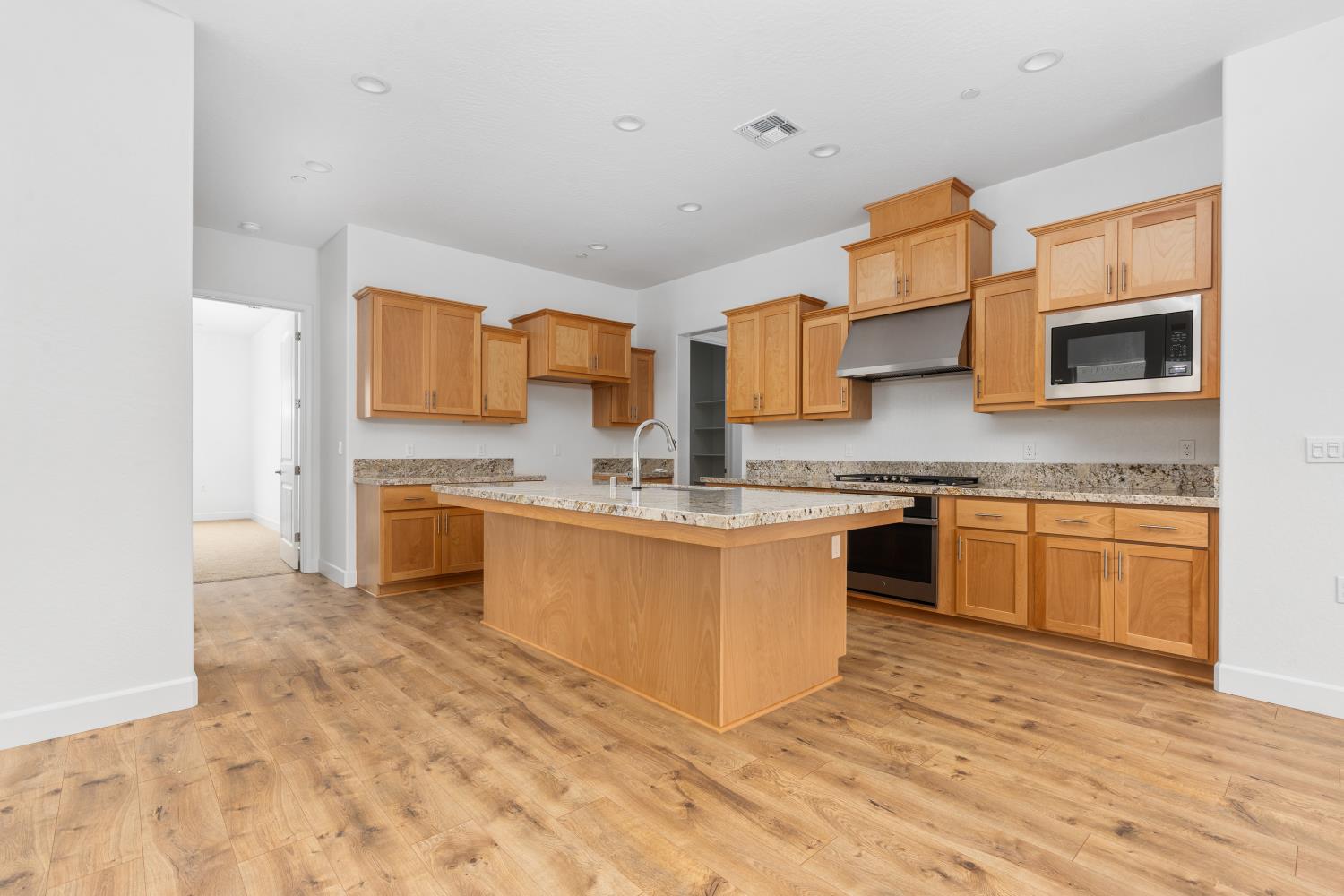 347 Peters Ln S, Madera, CA 93636