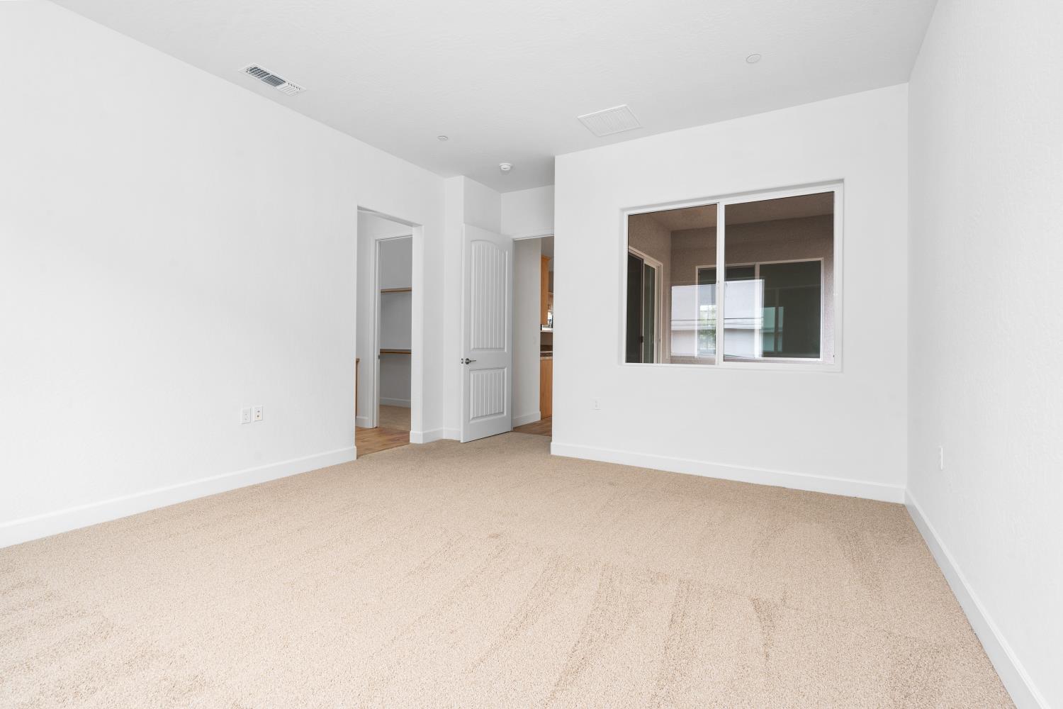 347 Peters Ln S, Madera, CA 93636