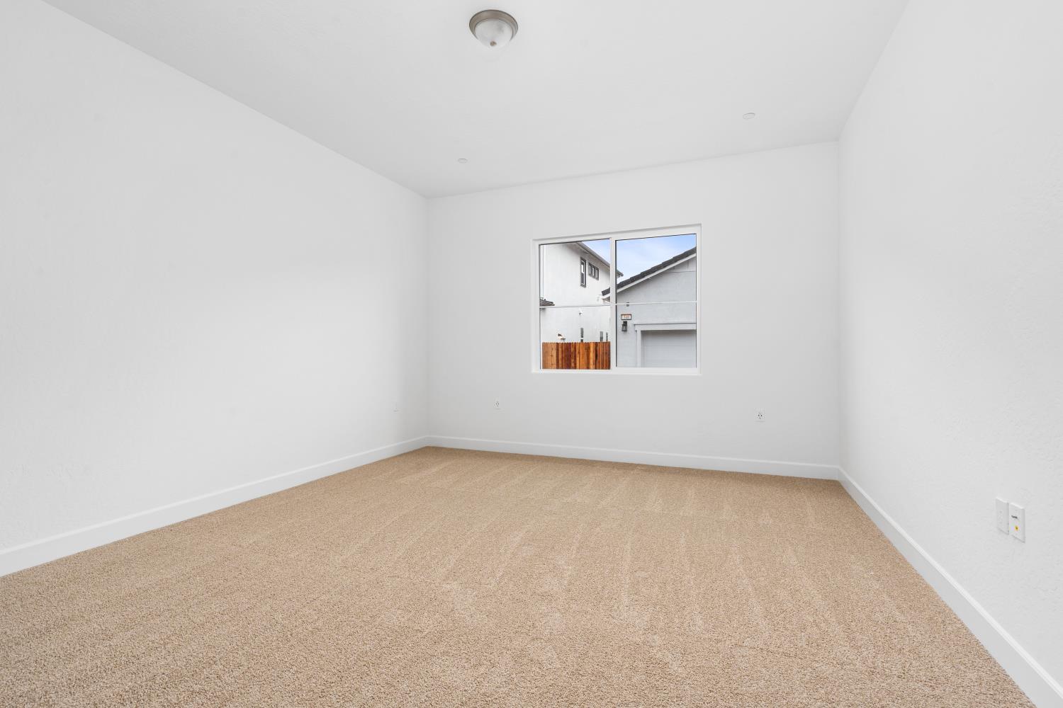 347 Peters Ln S, Madera, CA 93636