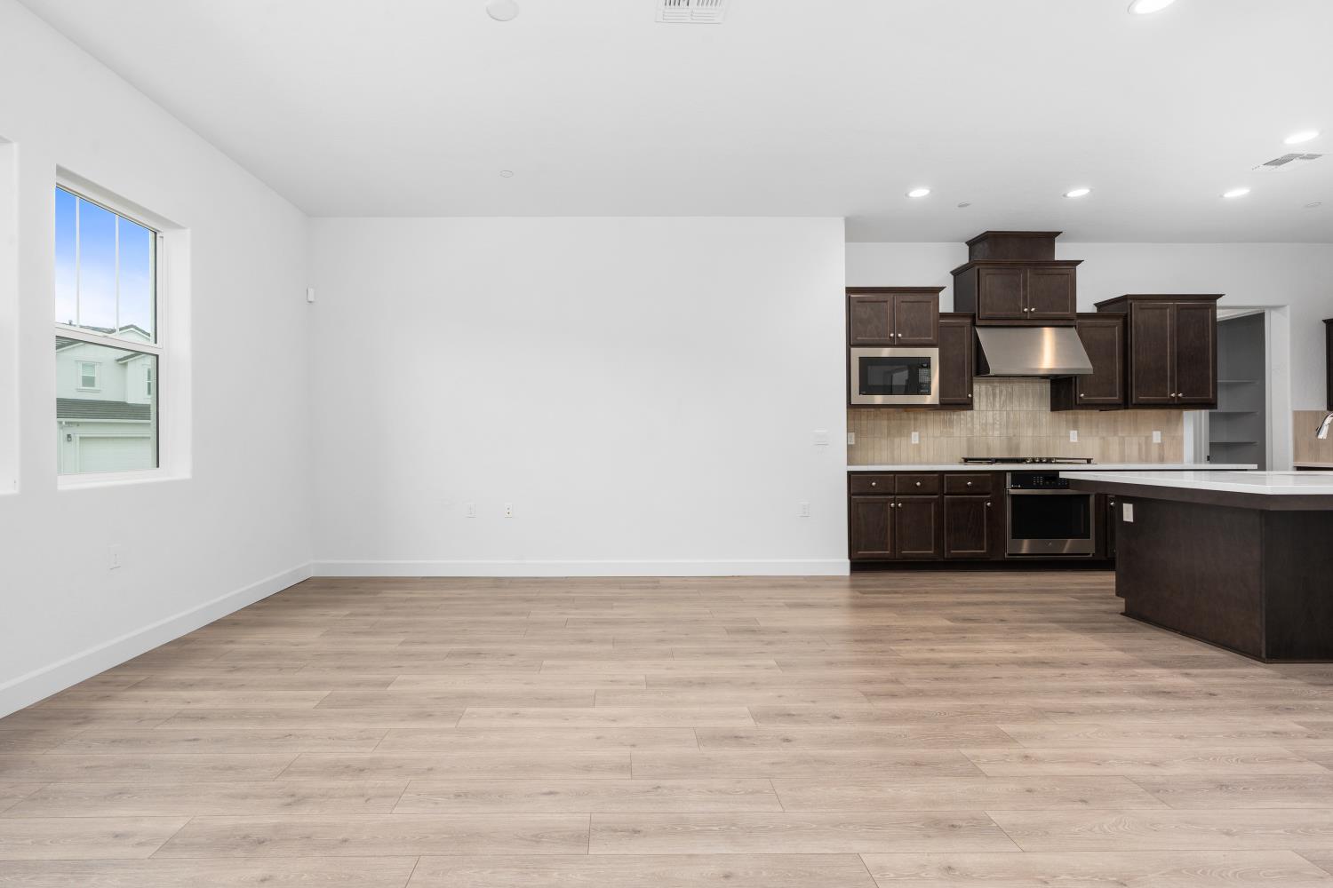 395 Peters Ln S, Madera, CA 93636