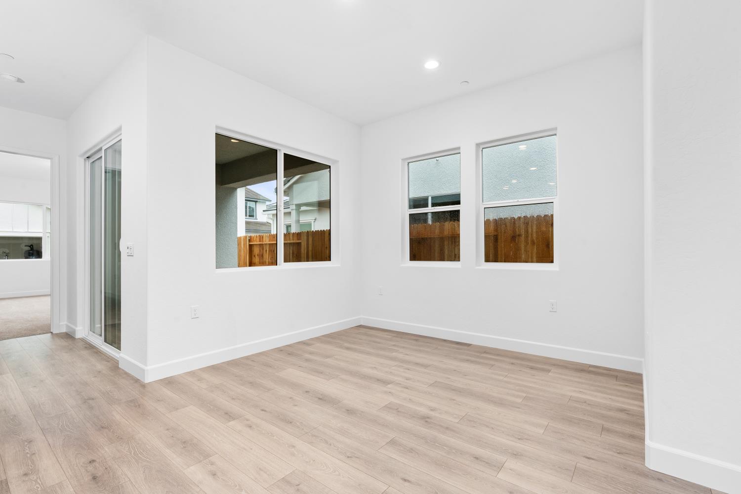 395 Peters Ln S, Madera, CA 93636