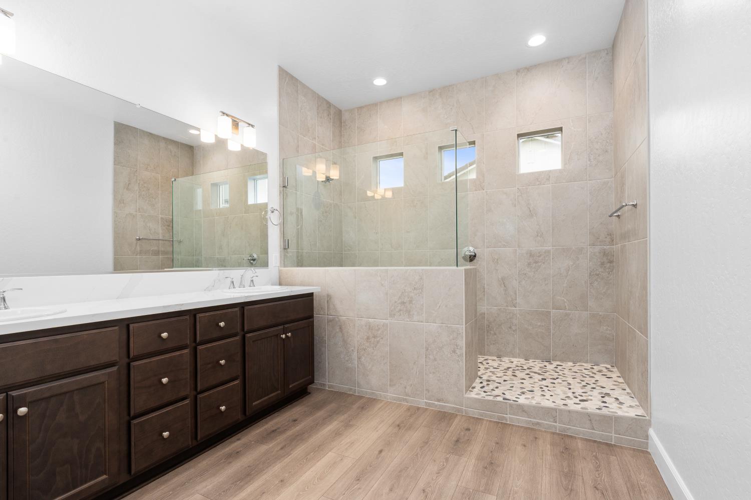 395 Peters Ln S, Madera, CA 93636