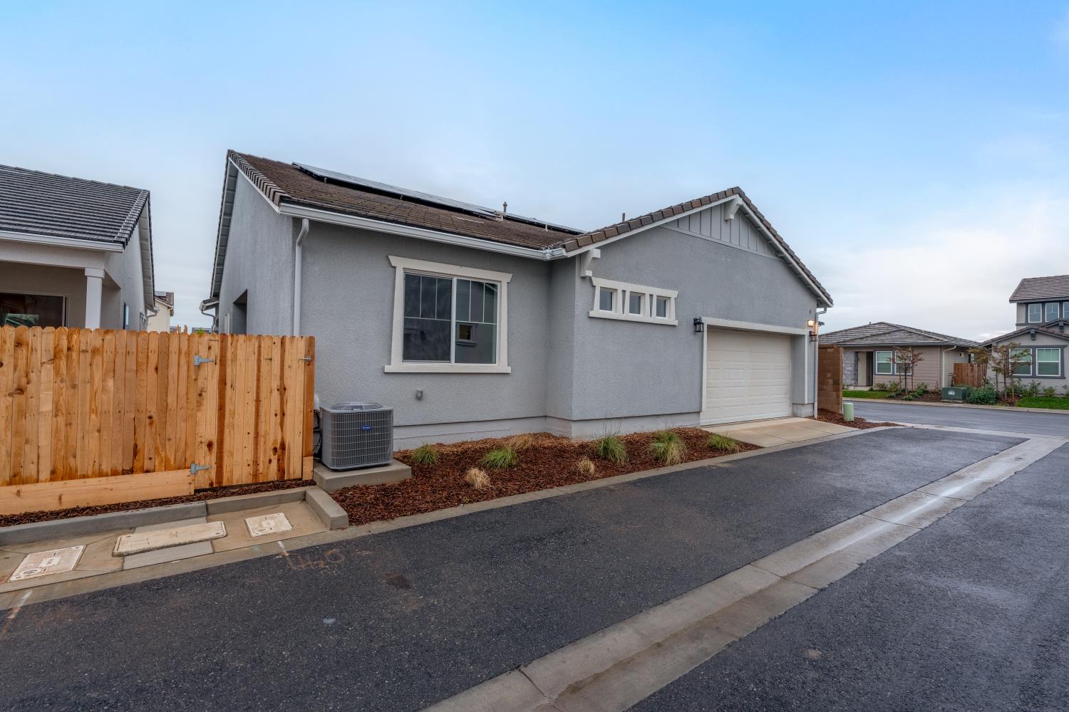 395 Peters Ln S, Madera, CA 93636