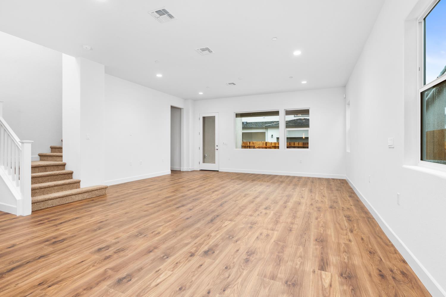 363 Peters Ln S, Madera, CA 93636