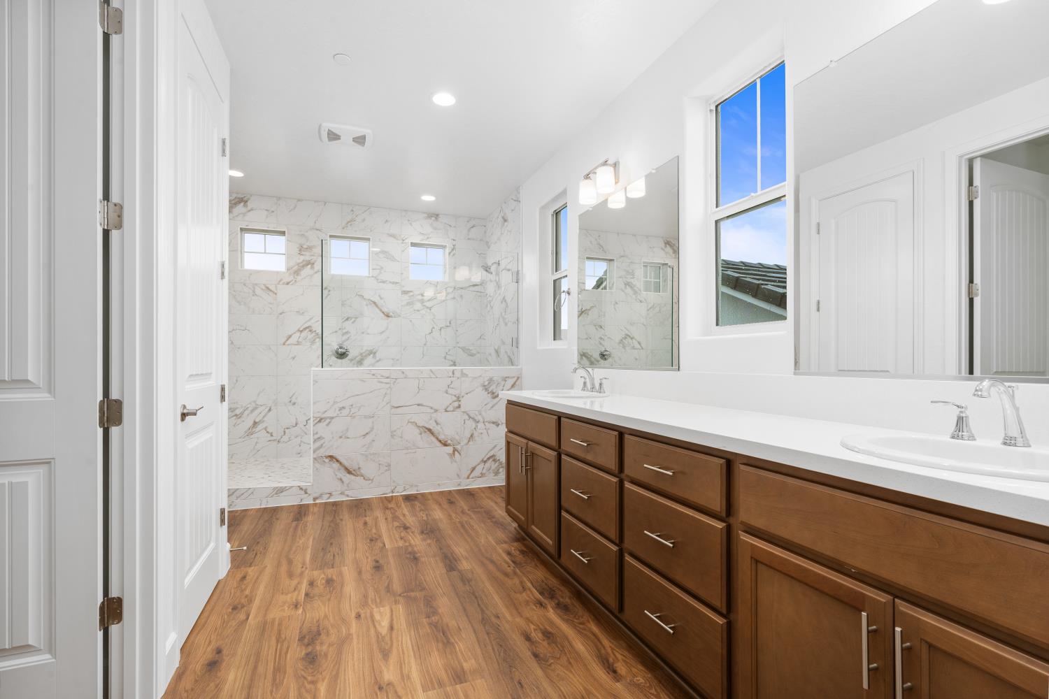 363 Peters Ln S, Madera, CA 93636