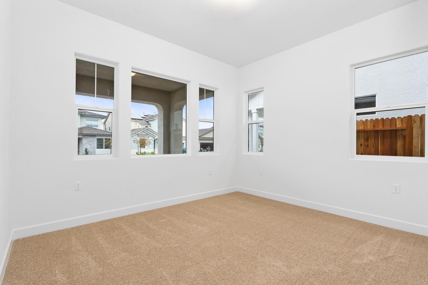 363 Peters Ln S, Madera, CA 93636