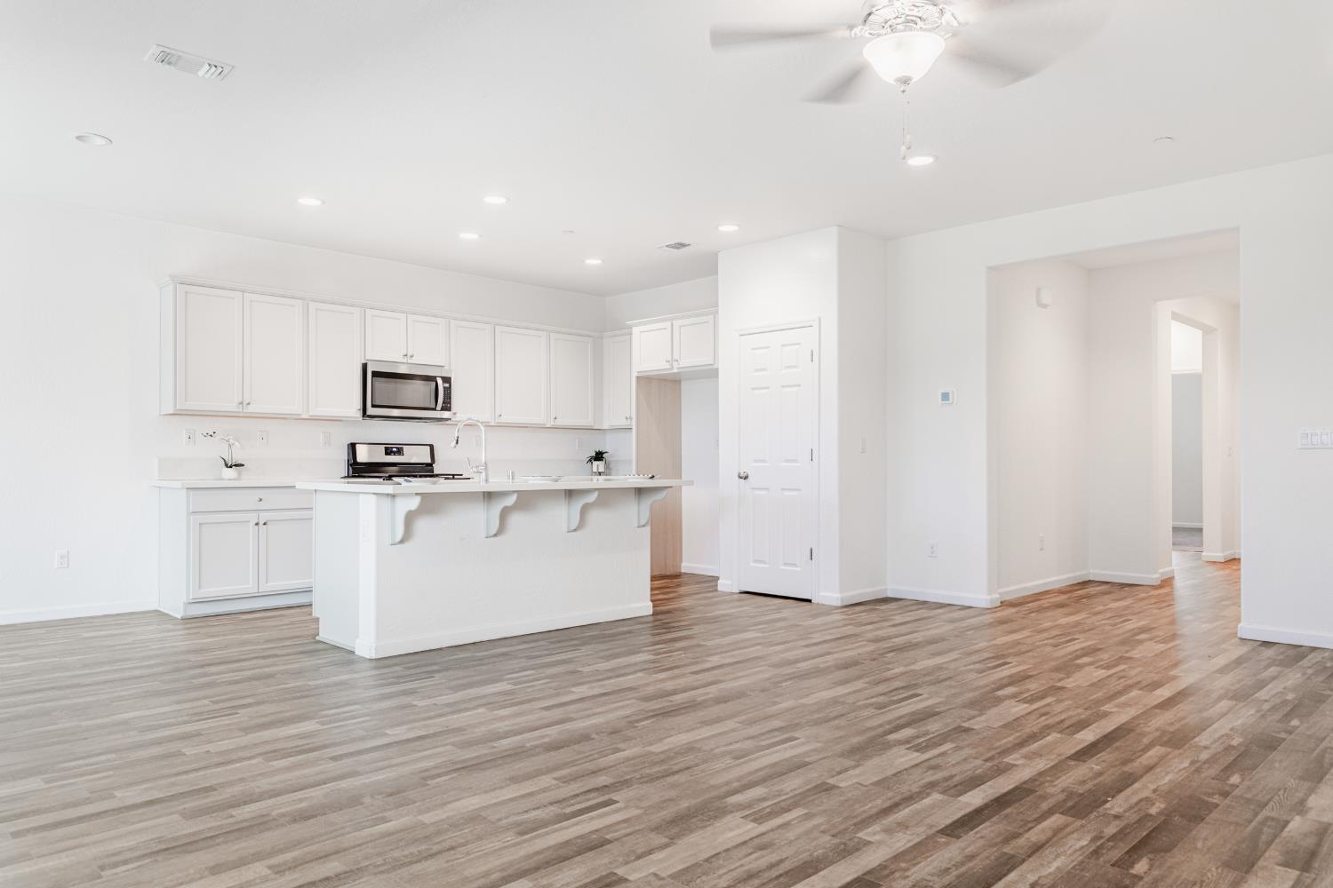 183 S Karen Ave, Kerman, CA 93630