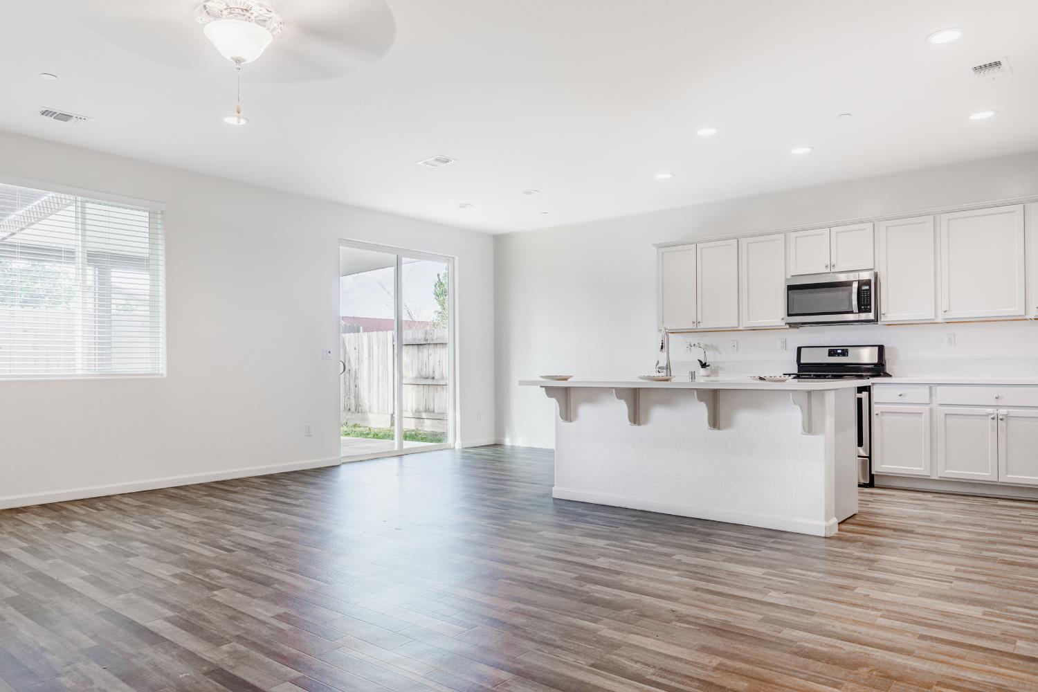 183 S Karen Ave, Kerman, CA 93630