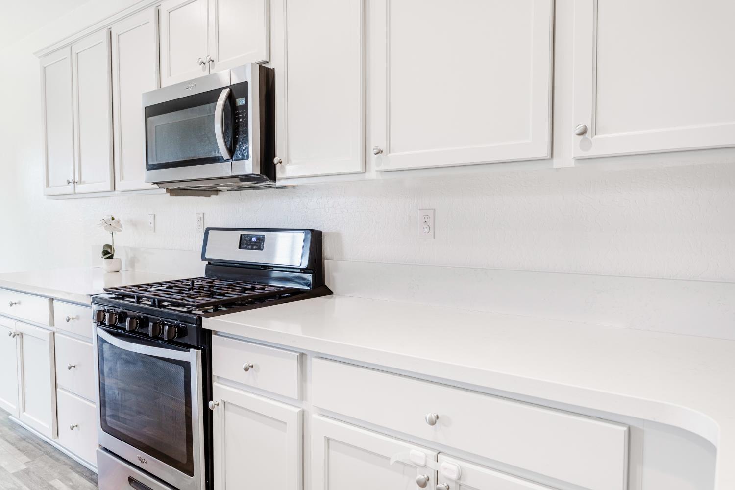 183 S Karen Ave, Kerman, CA 93630