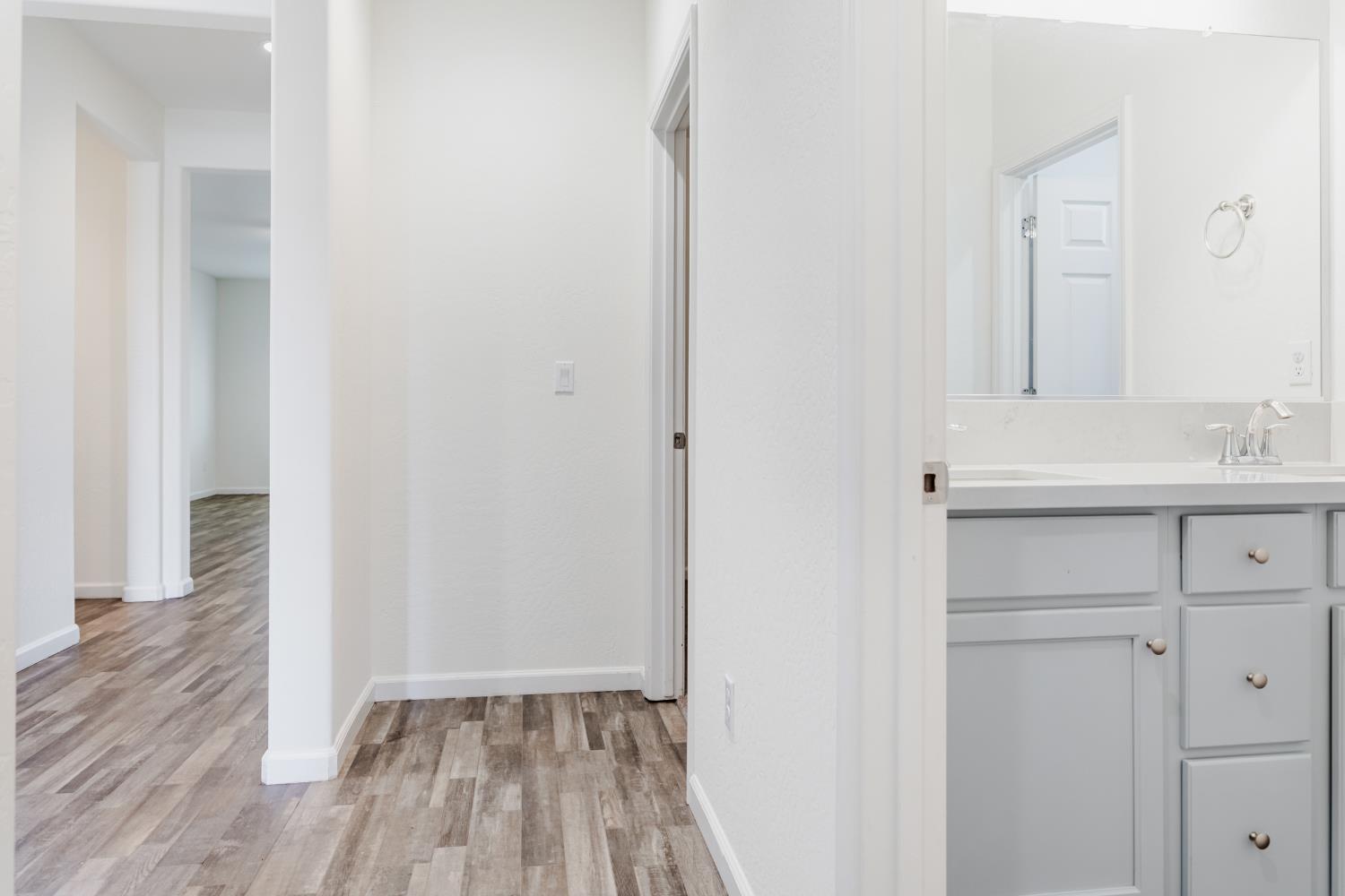 183 S Karen Ave, Kerman, CA 93630