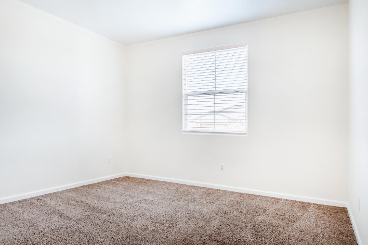 183 S Karen Ave, Kerman, CA 93630