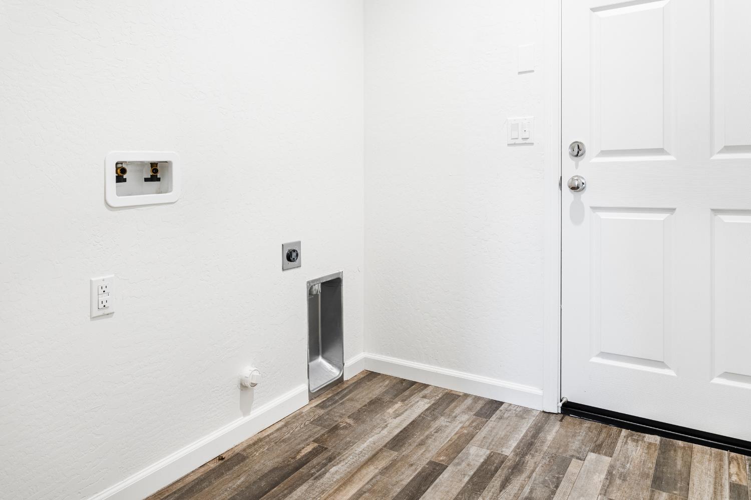 183 S Karen Ave, Kerman, CA 93630