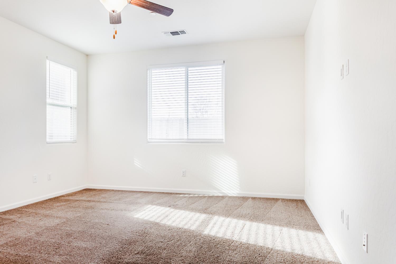 183 S Karen Ave, Kerman, CA 93630