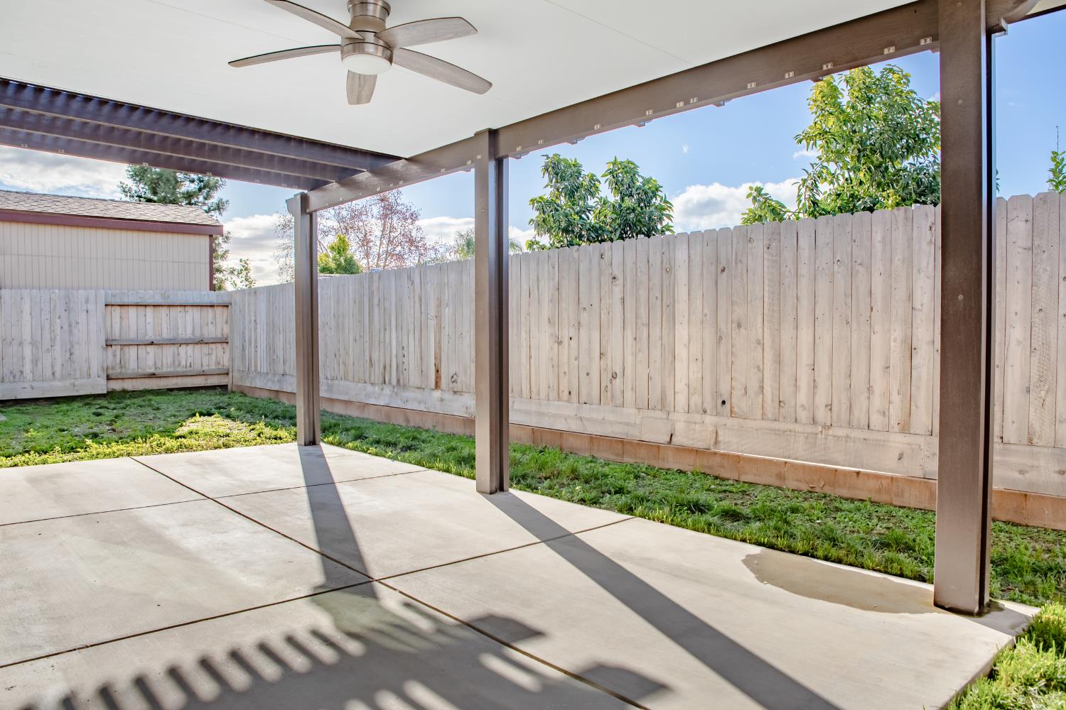 183 S Karen Ave, Kerman, CA 93630