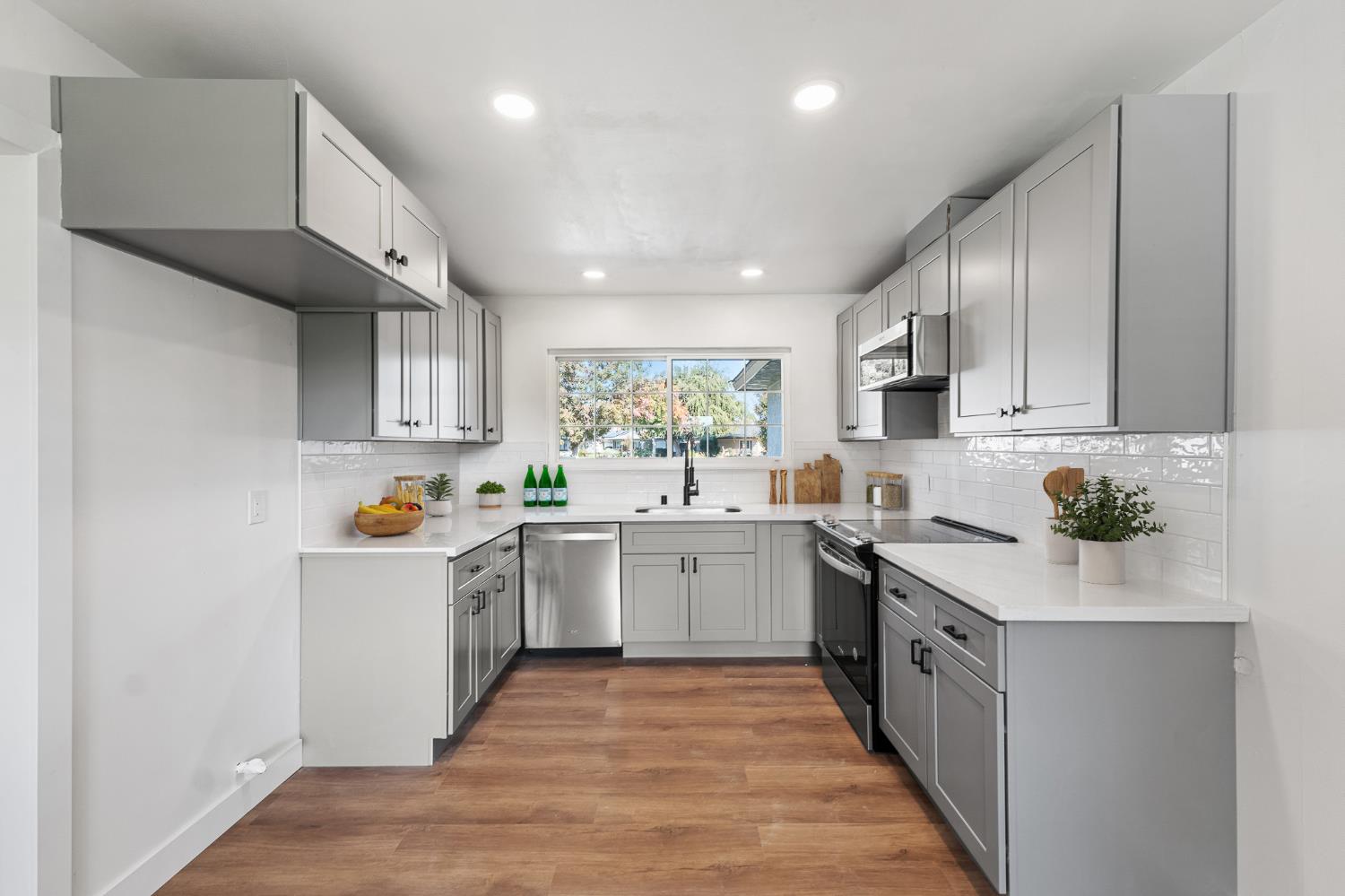 5443 N Prospect Ave, Fresno, CA 93711