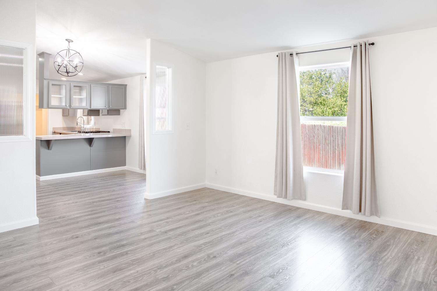 16660 Almond St, Huron, CA 93234