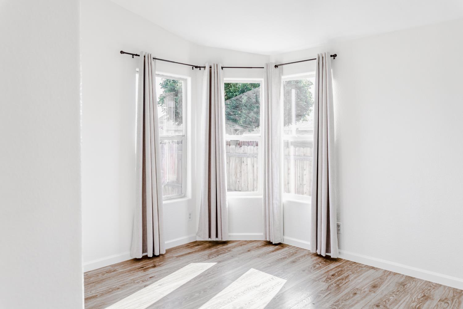 16660 Almond St, Huron, CA 93234