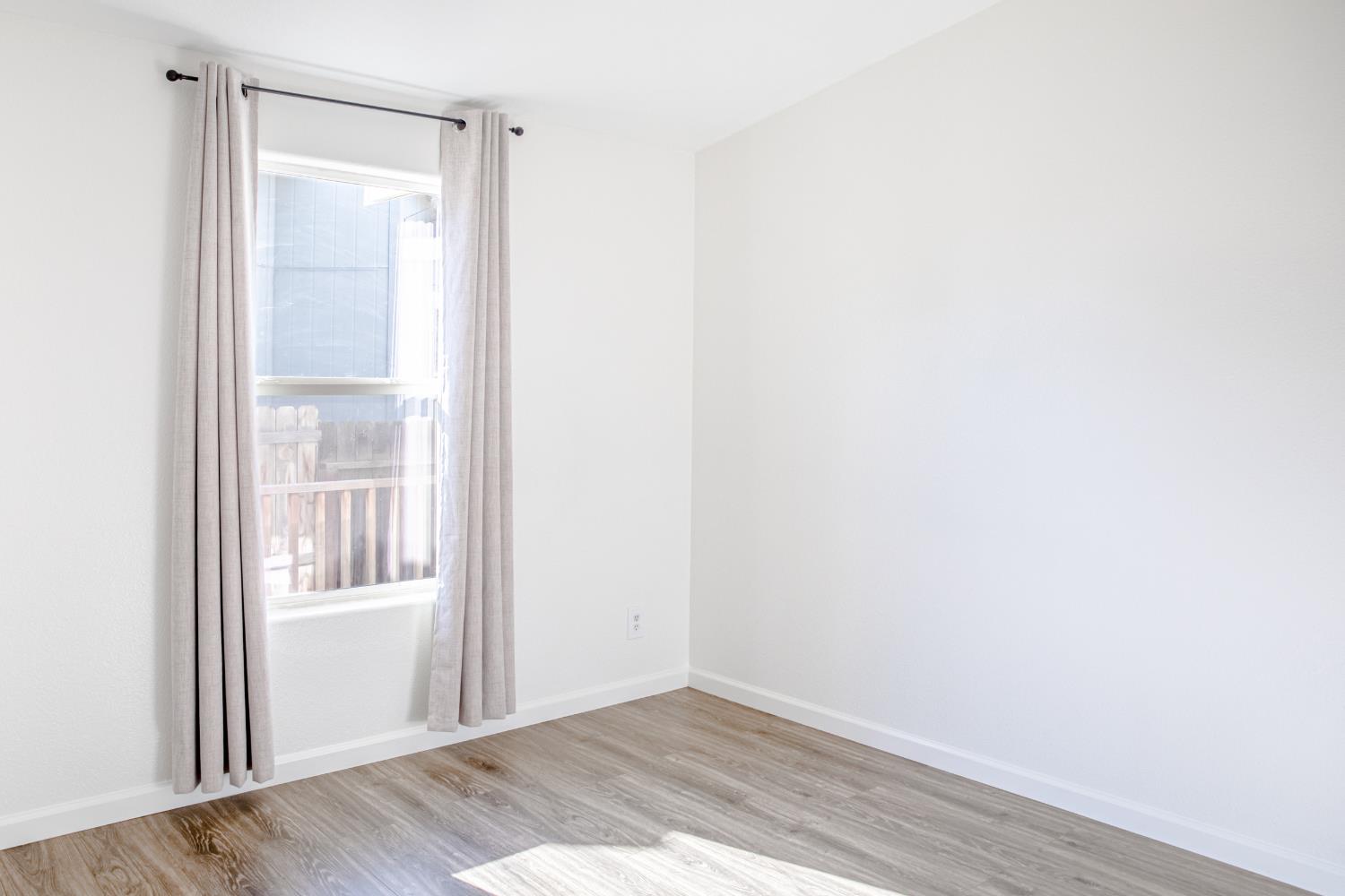 16660 Almond St, Huron, CA 93234