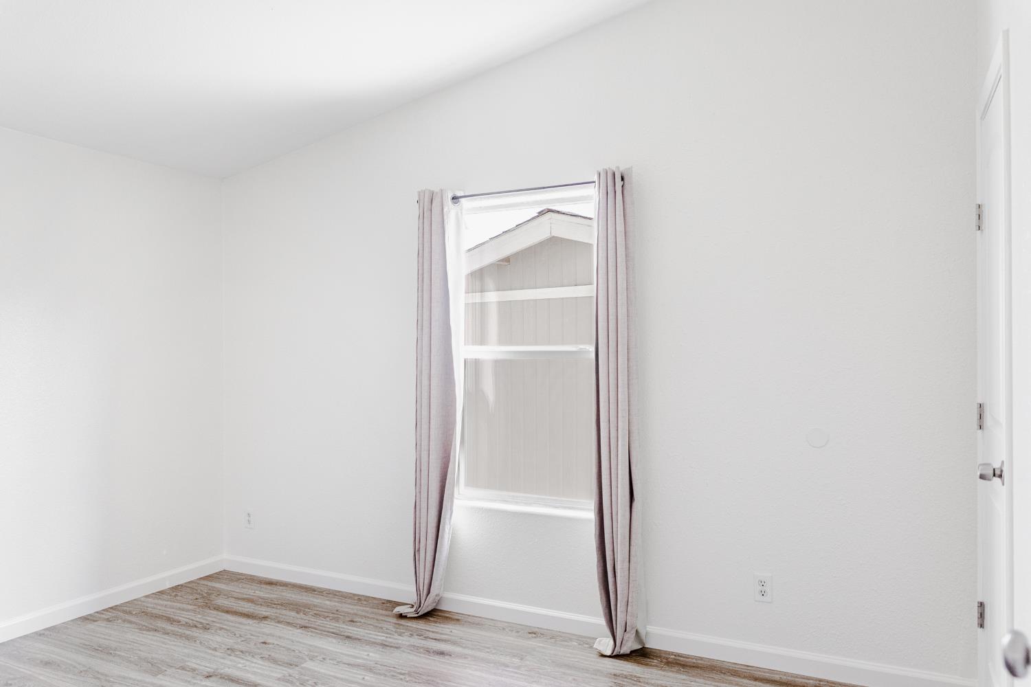 16660 Almond St, Huron, CA 93234