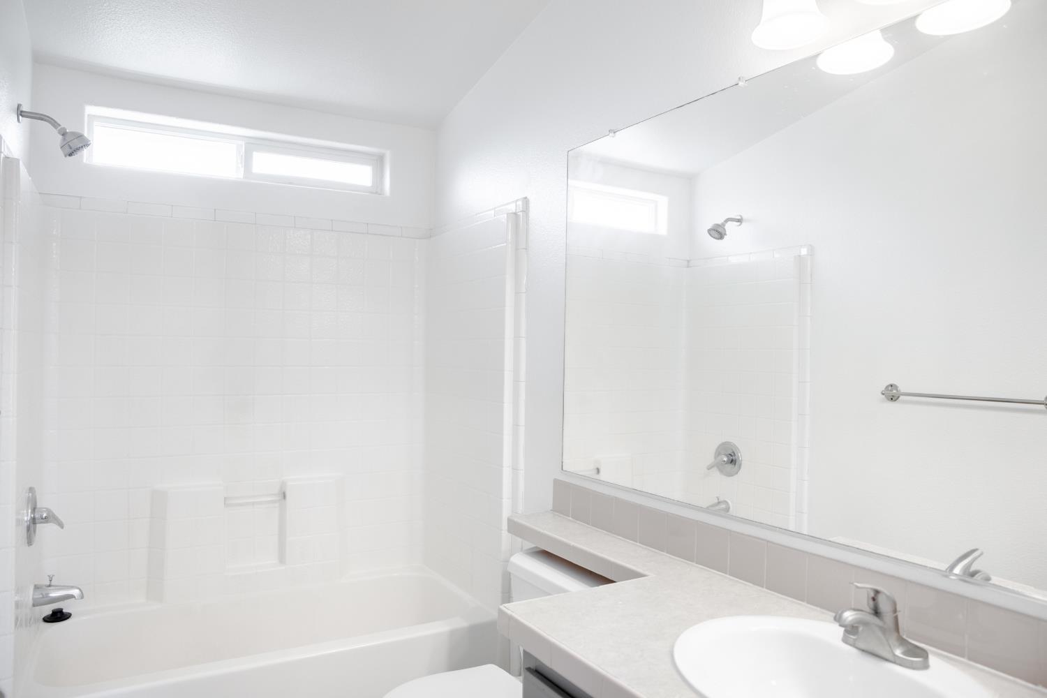 16660 Almond St, Huron, CA 93234