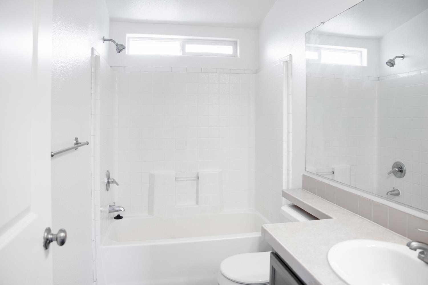 16660 Almond St, Huron, CA 93234