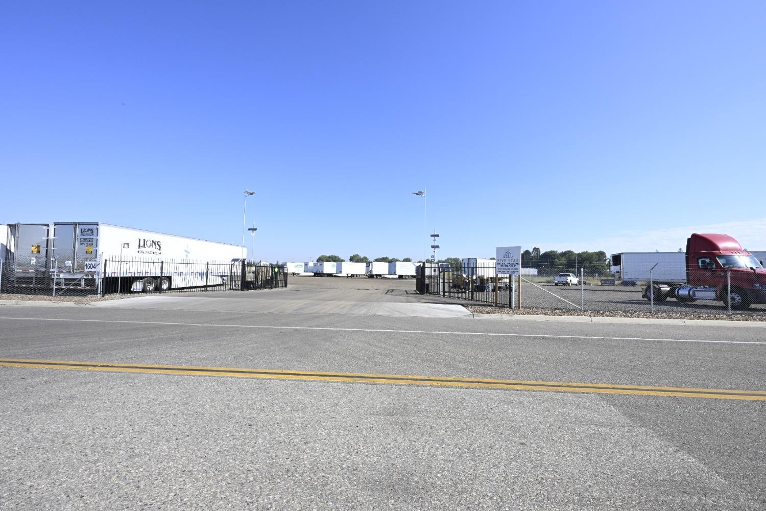 1604 W Dan Ronquillo Dr, Fresno, CA 93706