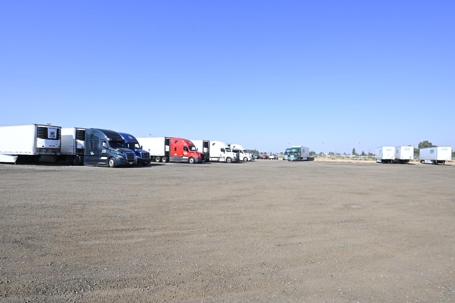 1604 W Dan Ronquillo Dr, Fresno, CA 93706