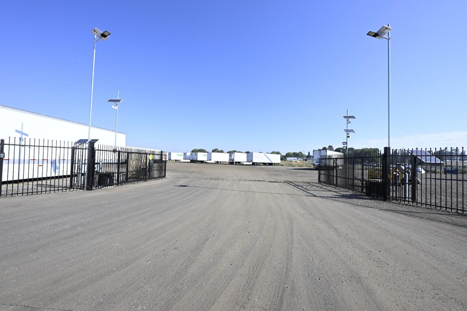 1604 W Dan Ronquillo Dr, Fresno, CA 93706